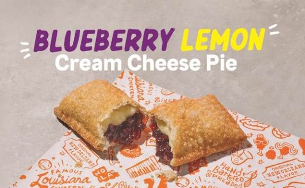 Popeyes-blueberry-lemon-cream-cheese-pie
