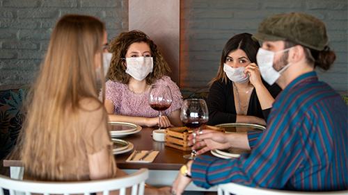 wearing-masks-at-a-restaurant