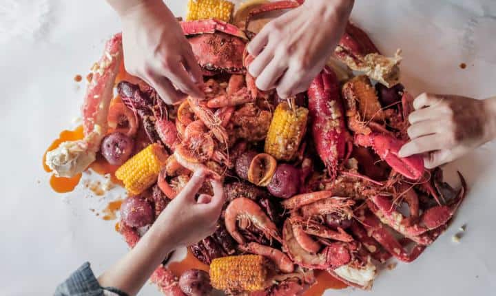 Hook-and-Reel-Cajun-Seafood-feast-platter